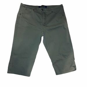 Gloria Vanderbilt Olive Green Capris Size 18